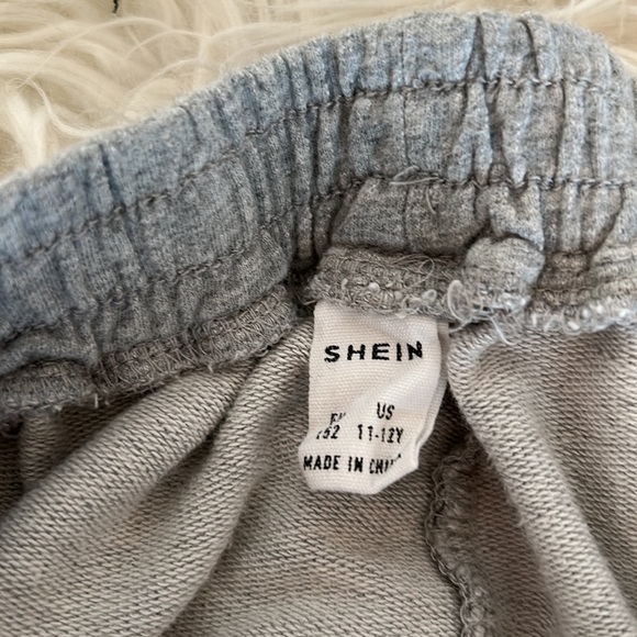 EUC, SHEIN, girls sweatpants, lightweight, butterfly patch, side pockets - Picture 4 of 5